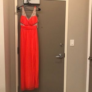 Coral/orange prom dress!